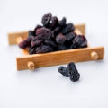 Wholesale Low Price Xinjiang Seedless Green Raisin dried jumbo raisin